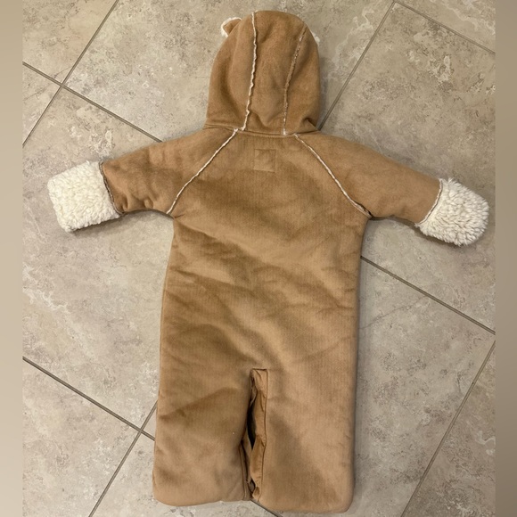 Baby Gap Faux Suede and Sherling Hooded Baby Winter Bunting Suit - 6-12 Months - Picture 2 of 3